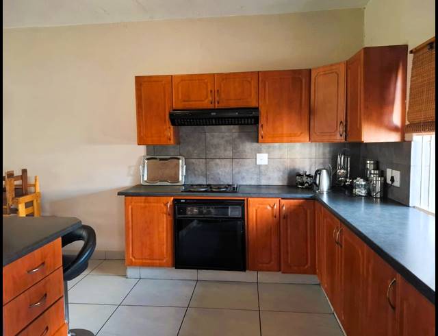 3 BEDROOM FLAT FOR SALE IN THREE RIVERS PROPER